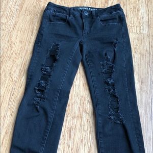 American Eagle black ripped jeans crop